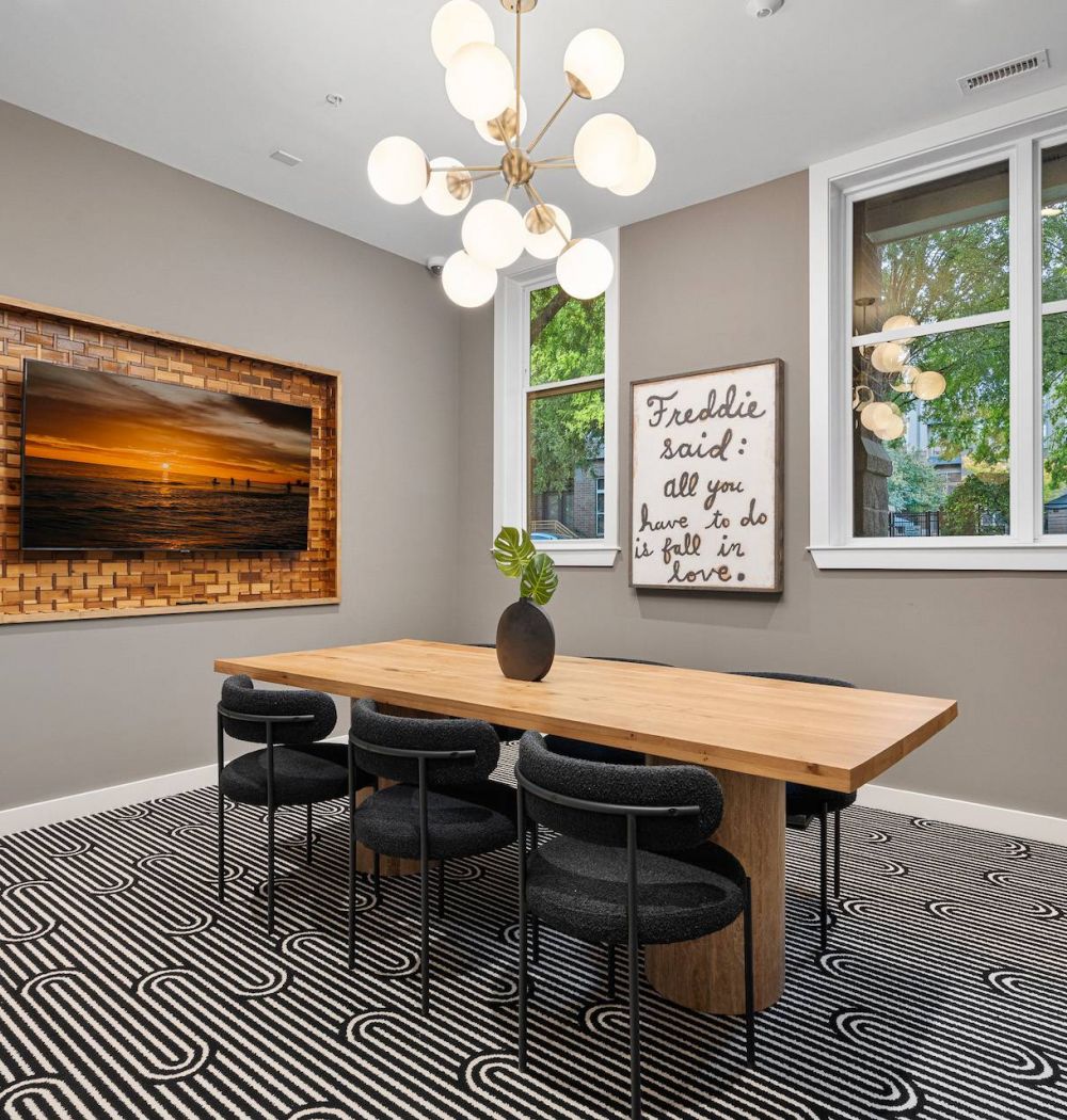 Individual office space with mod decor in clubhouse of 808 Hawthorne apartments