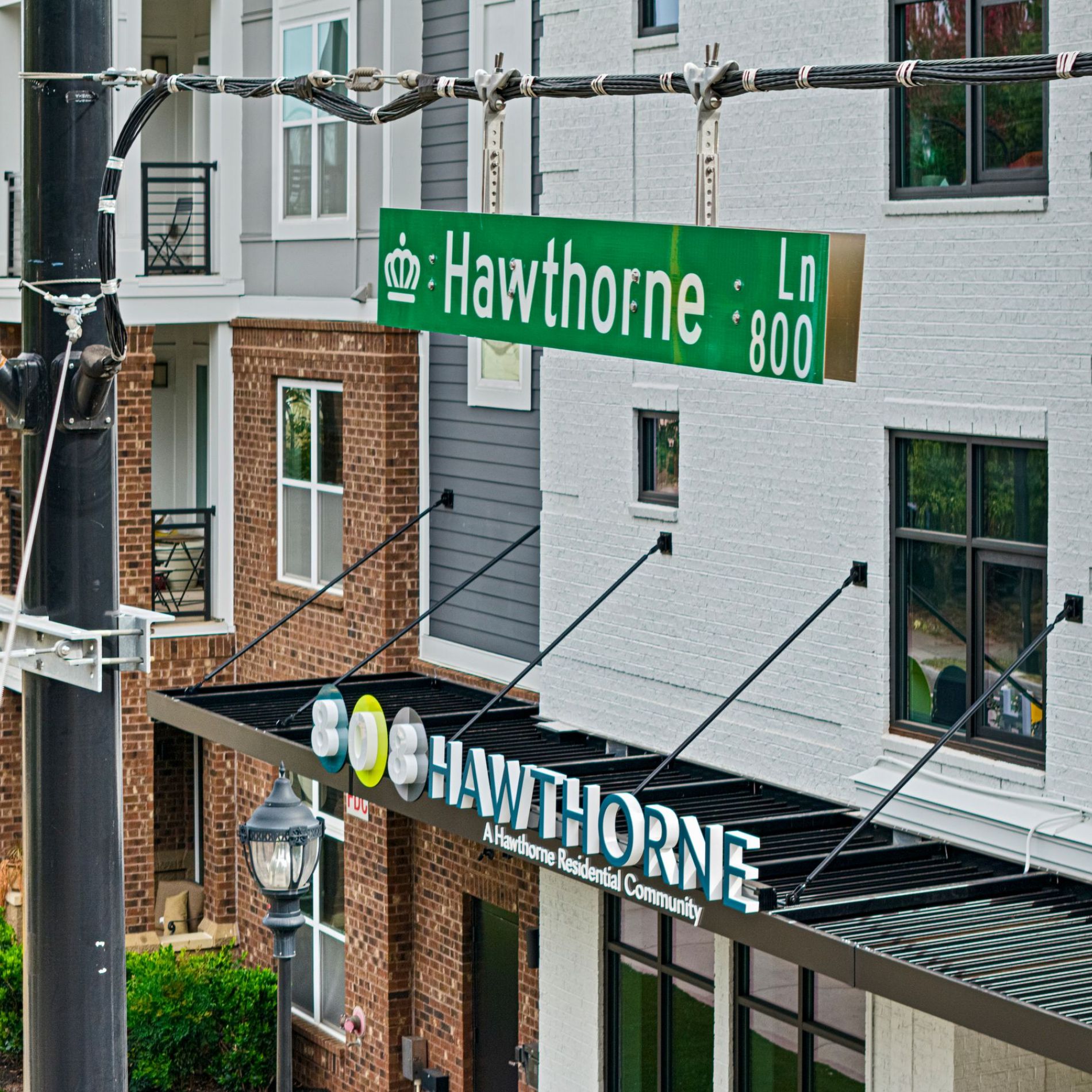 Hawthorne Lane street sign outside 808 Hawthorne apartment building